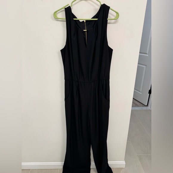 Chic Black Sleeveless Jumpsuit - Picture 1 of 2